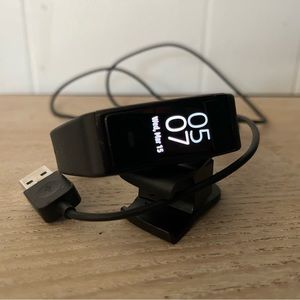 This is like new, has only been worn twice, comes with a S/M band and a charger.